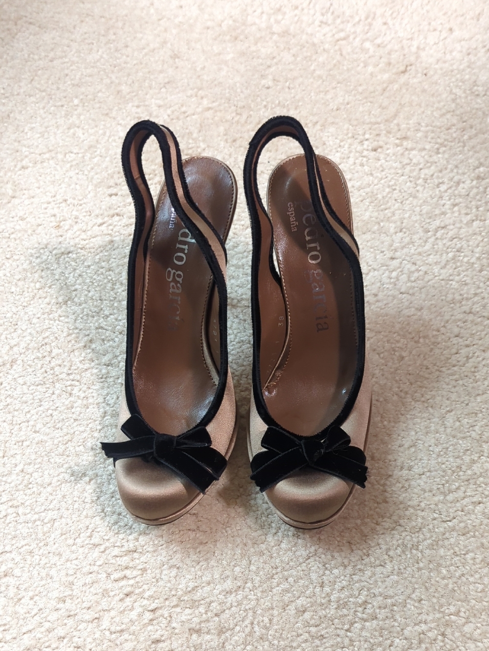 Beautiful Tan Satin And Black Velvet Pedro Garcia Heels 👠